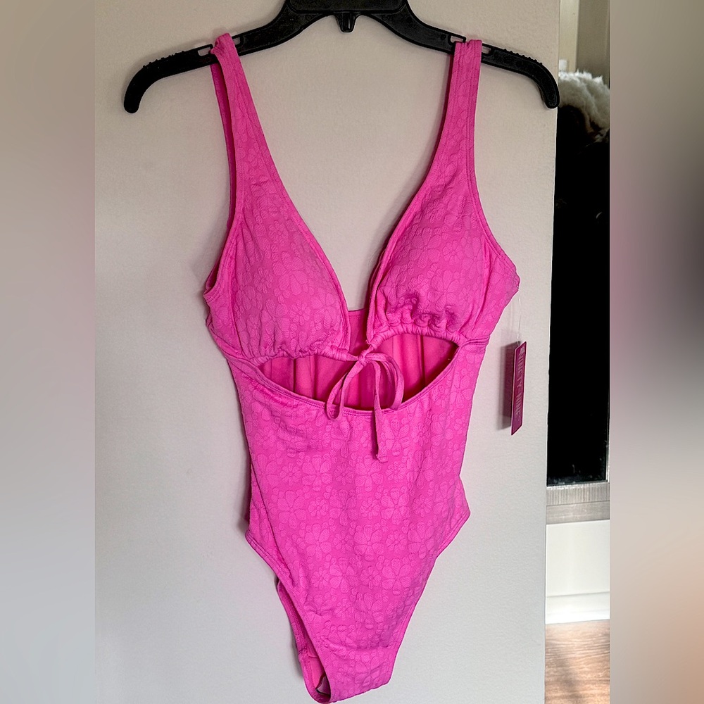 NEW Women’s | Juniors | Pink Floral One Piece Swimsuit 🩱 | Size Large